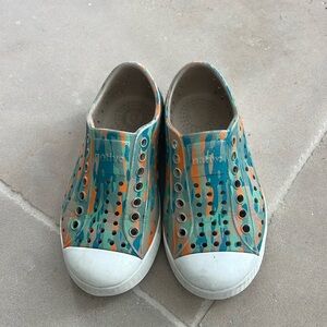 Native Shoes Camo Print - size 9